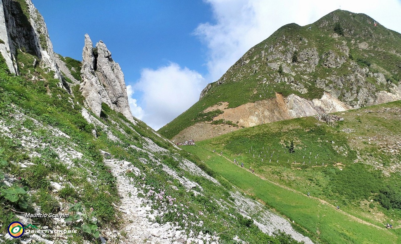 35 Passo di San Simone, con la ripida Cima dei Siltri....JPG